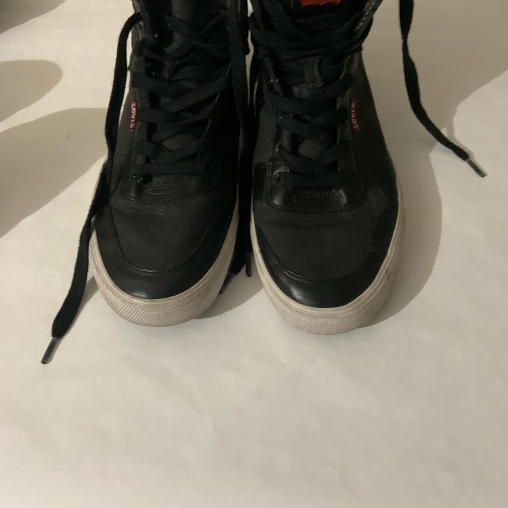 Levi black n white upper sneaker